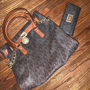 Michael Kors Hamilton Tote with matching wallet